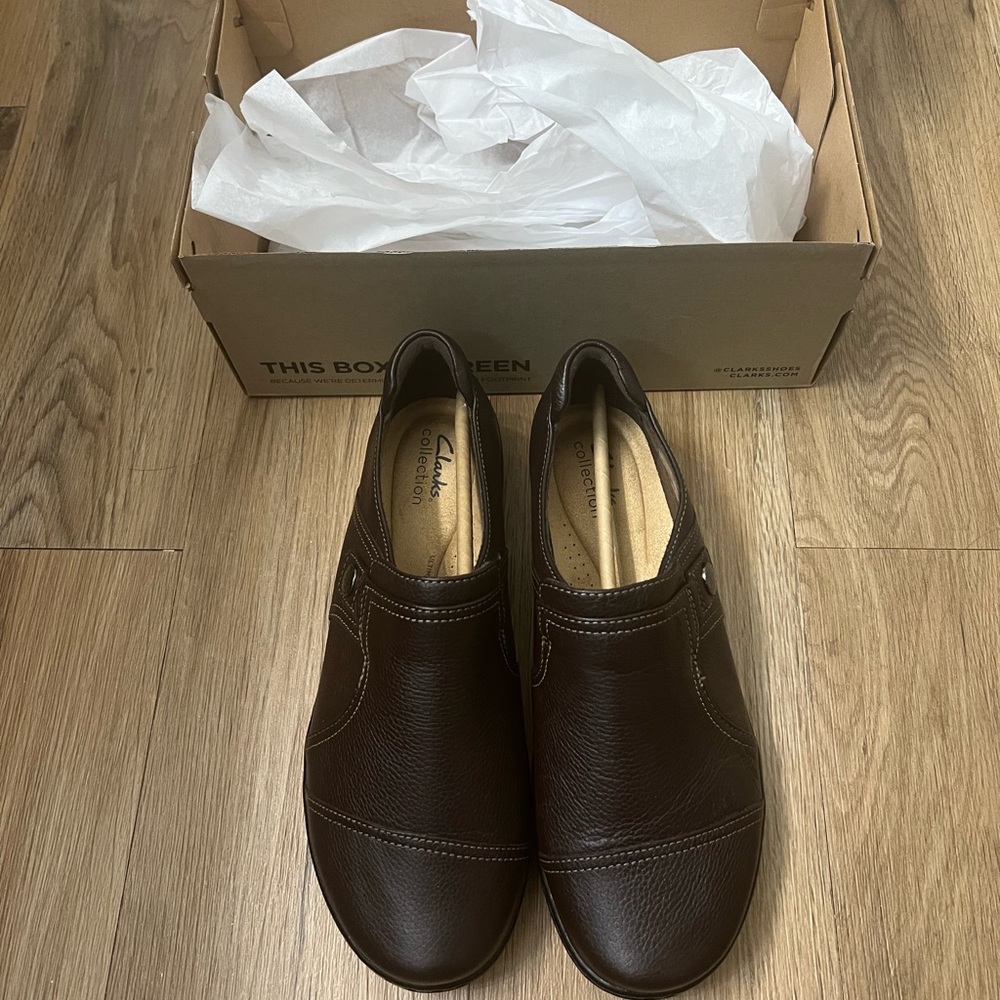 NWT Clarks Cora Poppy Loafers